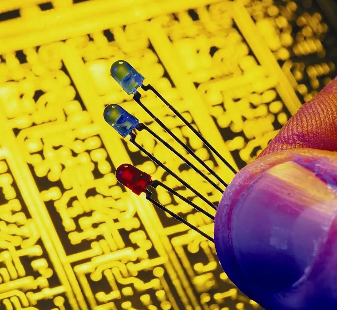 藍(lán)菲光學(xué)積分球光譜分析儀在植物照明燈中的應(yīng)用(圖2) 藍(lán)菲光學(xué)積分球光譜分析儀在植物照明燈中的應(yīng)用(圖2)